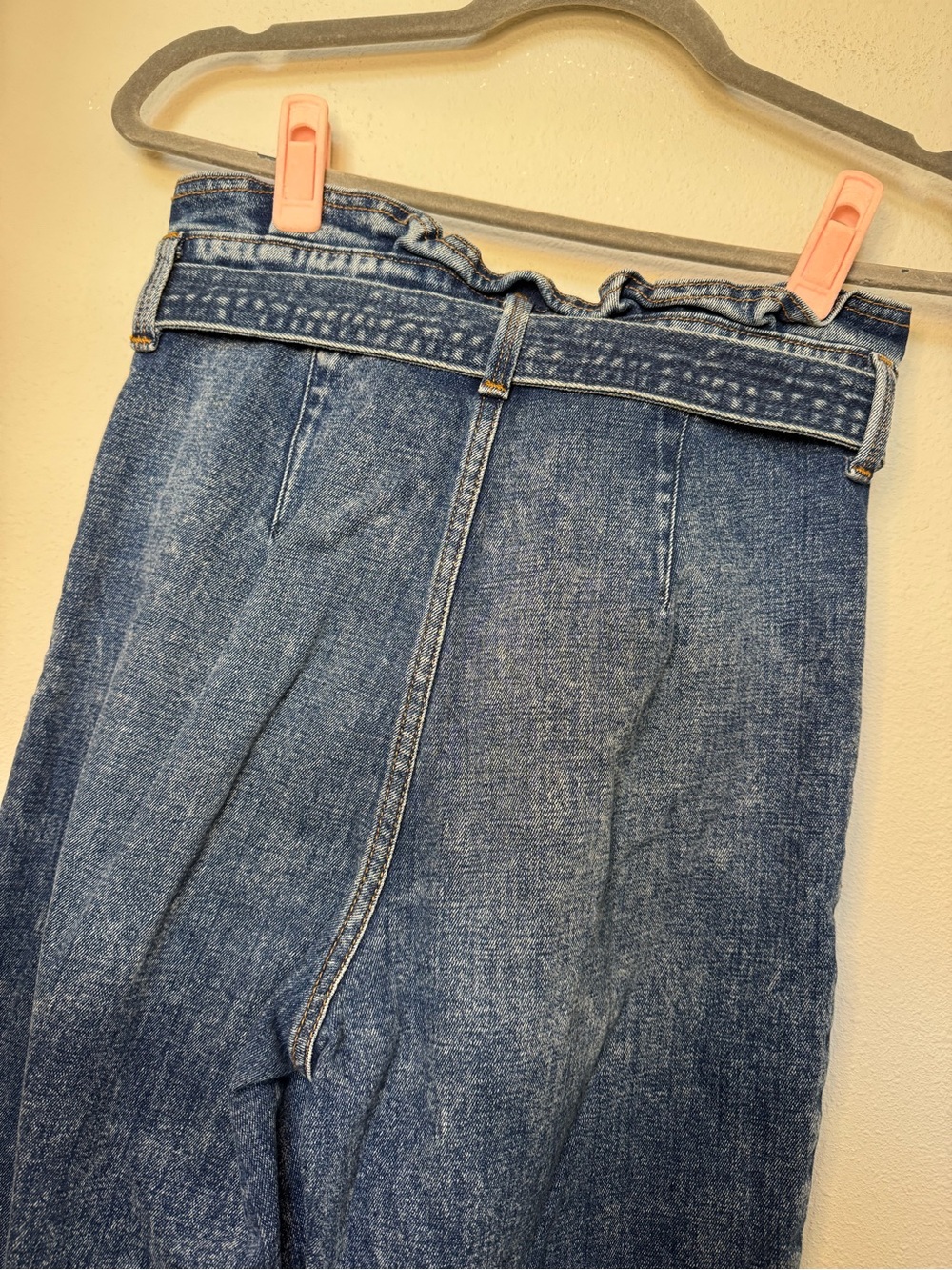 Abercrombie Ultra High Rise Mom Jeans with Paperbag Waist and Belt - Picture 6 of 8